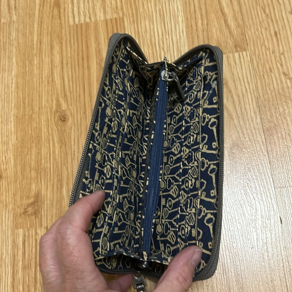 Wallet - Picture 4 of 4